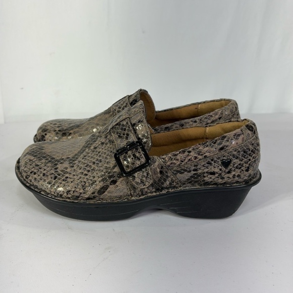 🫐 nurse mates pillow, top, snake skin look comfort loafers